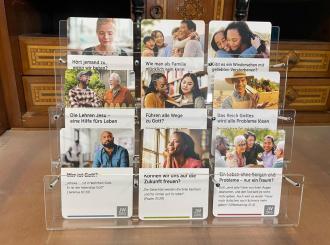 Display NEUE Traktate 