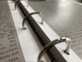 Glücklich Buch Druckservice & Bindung 60 Seiten Ringbuch Teil 4 in Farbe WT-Format. Daten wurden gestellt!